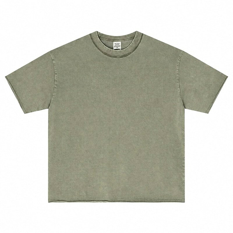　　　 ◆◇◆売れている秘密◆◇◆ 【メンズTシャツ】ドロップショルダーとゆったりとしたシルエットが特徴のメンズ半袖カットソーです。身体のラインを拾いにくく、体型カバー効果も期待できるオーバーサイズ仕様。シンプルな無地デザインなので、アメカジやストリートなど幅広いスタイルに馴染みやすく、デイリーの着回しに大活躍する一枚です。 【半袖カットソー】通気性にコットン系の綿混素材を使用しており、さらっとした柔らかな肌触りで夏の暑い日でも快適に着用いただけます。しなやかな質感でシワになりにくく、日常のお手入れも簡単です。しっかりとした生地感で透けにくく、デイリーユースから旅行やアウトドアまで様々なシーンで重宝します。 【オーバーサイズ】抜け感のあるビッグシルエットで、大人のカジュアルスタイルを演出します。首元はヨレにくいベーシックな丸首デザインで、すっきりとした印象に。デニムパンツやチノパン、ハーフパンツなど、お手持ちのボトムスと合わせるだけでトレンド感のあるストリートコーディネートが完成します。 【無地トップス】装飾のないシンプルなデザインは、インナーとしても一枚着としても使い勝手です。通学や通勤などの日常使いはもちろん、週末のショッピングやデート、お出かけなど、カジュアルな場所ならどこでもマッチします。年齢を問わずティーンから大人まで幅広くご着用いただけるアイテムです。 【豊富なバリエーション】グリーン、ダークグレー、グレー、アプリコット、ブラックといった落ち着いたカラー展開と、SからXXLまでの幅広いサイズをご用意しております。ご自身の体型や好みのフィット感に合わせて選べるため、ゆったりとした着こなしからジャストサイズまで、様々な着こなしが楽しめます。 　　　◆◇◆注意事項◆◇◆ご覧のモニターの環境、撮影環境により実物と色味が異なって見える場合がございます。湿った状態で他のものと擦り合わせると色が移る恐れがあります。濃色品の洗濯時は、白色、淡色と分けて洗ってください。説明 -