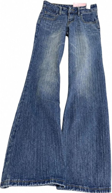　　　 ◆◇◆売れている秘密◆◇◆ ウエスト:64 ヒップ:94 パンツ丈:101 股下:101 / ウエスト:68 ヒップ:98 パンツ丈:102 股下:102 / ウエスト:72 ヒップ:102 パンツ丈:103 股下:103 / ウエスト:76 ヒップ:106 パンツ丈:104 股下:104 / ウエスト:80 ヒップ:110 パンツ丈:105 股下:105 【レトロなスラブデニムパンツ】独特な縦糸の凹凸感が魅力のスラブデニムパンツは、ヴィンテージ風ジーンズらしい味わい深い表情を楽しめます。爽やかなユーズド感のあるウォッシュ加工を施したローライズデニムは、シンプルなトップスと合わせるだけでこなれ感のあるアメカジスタイルを完成させます。 【美脚ブーツカットデニム レディース】膝から裾にかけて緩やかに広がるベルボトムシルエットを採用したブーツカットデニム レディースは、脚のラインを自然にカバーします。美脚ジーンズとして下半身をスマートに見せ、履くだけでスタイルアップを叶え、自信の持てる立ち姿を演出します。 【快適なローライズ デニムパンツ】腰回りをすっきりと見せるローライズ デニムパンツは、お腹への圧迫感が少なく快適な履き心地です。程よい厚みの生地を使用しているため、暑い夏でも軽やかに着用でき、毎日のカジュアルなコーディネートに欠かせない定番のワイドデニム レディースです。 【細部までこだわったヴィンテージ風ジーンズ】丁寧な縫製技術で仕立てられたヴィンテージ風ジーンズは、繰り返しの着用やお洗濯でも型崩れしにくい頑丈な作りです。ブーツカットデニム レディースの裾の自然なほつれ感など、細部までデザインのこだわりが詰まった愛着の湧く一本です。 　　　◆◇◆注意事項◆◇◆ご覧のモニターの環境、撮影環境により実物と色味が異なって見える場合がございます。湿った状態で他のものと擦り合わせると色が移る恐れがあります。濃色品の洗濯時は、白色、淡色と分けて洗ってください。説明 【商品紹介】 ◆ ウエスト:64 ヒップ:94 パンツ丈:101 股下:101 / ウエスト:68 ヒップ:98 パンツ丈:102 股下:102 / ウエスト:72 ヒップ:102 パンツ丈:103 股下:103 / ウエスト:76 ヒップ:106 パンツ丈:104 股下:104 / ウエスト:80 ヒップ:110 パンツ丈:105 股下:105 ◆【レトロなスラブデニムパンツ】独特な縦糸の凹凸感が魅力のスラブデニムパンツは、ヴィンテージ風ジーンズらしい味わい深い表情を楽しめます。爽やかなユーズド感のあるウォッシュ加工を施したローライズデニムは、シンプルなトップスと合わせるだけでこなれ感のあるアメカジスタイルを完成させます。 ◆【美脚ブーツカットデニム レディース】膝から裾にかけて緩やかに広がるベルボトムシルエットを採用したブーツカットデニム レディースは、脚のラインを自然にカバーします。美脚ジーンズとして下半身をスマートに見せ、履くだけでスタイルアップを叶え、自信の持てる立ち姿を演出します。 ◆【快適なローライズ デニムパンツ】腰回りをすっきりと見せるローライズ デニムパンツは、お腹への圧迫感が少なく快適な履き心地です。程よい厚みの生地を使用しているため、暑い夏でも軽やかに着用でき、毎日のカジュアルなコーディネートに欠かせない定番のワイドデニム レディースです。 ◆【細部までこだわったヴィンテージ風ジーンズ】丁寧な縫製技術で仕立てられたヴィンテージ風ジーンズは、繰り返しの着用やお洗濯でも型崩れしにくい頑丈な作りです。ブーツカットデニム レディースの裾の自然なほつれ感など、細部までデザインのこだわりが詰まった愛着の湧く一本です。 【洗濯の注意事項】 ★洗濯機洗い可/手洗い可