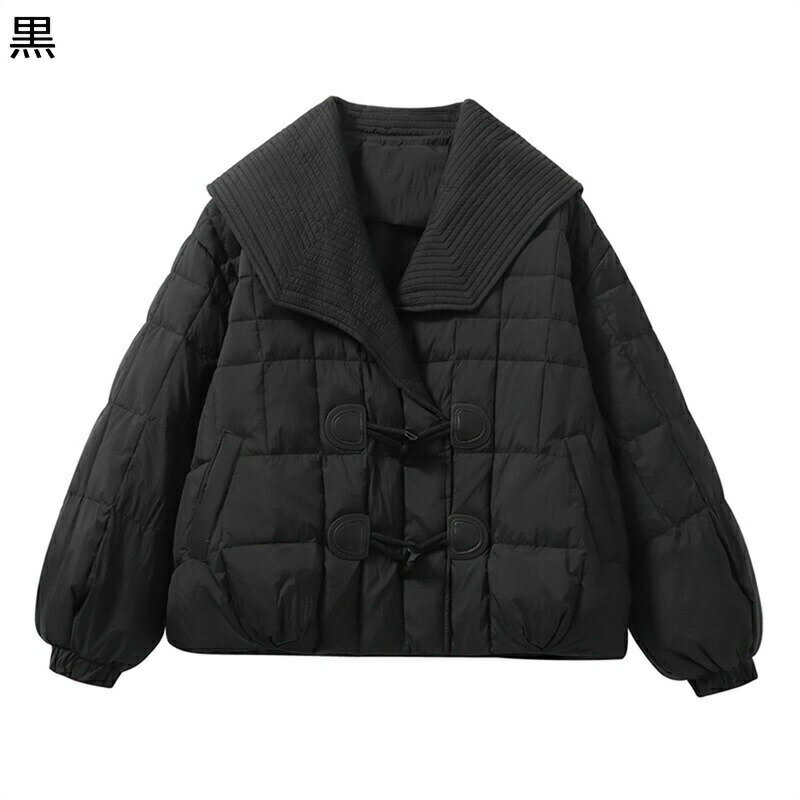 　　　 ◆◇◆人気の秘密◆◇◆ 【サイズ】S：参考体重:40-50kg；M：参考体重:50-60kg【ダウン】寒い季節に暖かさをもたらすために白いアヒルを詰めました。厚みのあるフグダウンジャケット。これからの冬にはダウンコートが欠かせません。皺になりにくい、同時に洗いやすくて収納も簡単できる。程よい厚さと品のある光沢感で、大人の雰囲気を作り出し、手触りが柔らかくて、冬にご愛用いただけるおしゃれなレディースジャケットです。 【高い保温効果】上質なホワイトダックダウンを贅沢に使用したベンチコートは、一枚で寒い日の強い味方です。360度から寒風や寒気をシャットアウトして、衣服内の暖かな空気を逃さず、高い保温効果をもたらします。 【耐摩耗】袖口も裾もギャザリングで冷たい風などが入り込みにくい。表地素材は上質なポリエステルを採用し、耐摩耗性に優れて破れにくいです。ゆったりとしたスタイルはショッピングとデート通学の時には着てもいいです。 【Vネック】首元はVネックで、顔周りをスッキリと見せてくれ、魅力的で一番かわいさが引き立つように作りました。気になる二の腕もきれいにカバーできます。 【適応場合】程よい丈感で閉めても開けてもキマる美シルエットの一着は、シャツやカットソーなどとも相性が良く、どんなコーデにも合わせやすい、おしゃれを楽しむためのおすすめアイテムです。 　　　◆◇◆注意事項◆◇◆ご覧のモニターの環境、撮影環境により実物と色味が異なって見える場合がございます。湿った状態で他のものと擦り合わせると色が移る恐れがあります。濃色品の洗濯時は、白色、淡色と分けて洗ってください。説明 ?いらっしゃいませ? 「商品紹介」 表地：ポリエステル 詰め物a：ダウン/ポリエステル 【サイズ 】 S：参考体重:40-50kg M：参考体重:50-60kg 「商品特徴」 ● 上質なポリエステルを採用し、耐摩耗性に優れて破れにくいです。肌触りが良くて洗い易くて、快適な着心地を楽しむことができます。 ● 温かさと軽さを両立させるため、ダウン素材にこだわり抜いて超軽量を実現させました。裏地は肌触りの良い上質ポリエステル素材を採用。快適でチクチク感無し。 ● カジュアル感抜群の防寒ジャケットが登場！カジュアルな中に、上品さを感じるオシャレコーデです、とても軽いので動き安い。 ●ポリエステルファブリックスは外側から、寒気を通さない防風性を保持しています。寒風や寒気を遮断し蓄えられた暖かい空気の層を守ります。 ● 10代 20代 30代 40代 50代 と幅広い世代でご利用頂けるショートコートです。普段使いや休日のお出かけにはもちろん、近所のちょっとした外出時にサッと上着がわりに着ることもできますし、スキーやスノボなどのウィンタースポーツ時にも役立ちます。着るシーンを選ばない、活躍度の高い一着になっています。 ??????????????????「ご注意」?????????????????????? ? 商品サイズは平置きで採寸していますから、1−3cmぐらいの誤差がありますのでご了承ください。ただの参考としてご利用ください。 ? 商品写真はできる限り実物の色やサイズに近づけるよう加工しておりますが、写真を撮る時の燈光とお使いのPCモニターにより多少異なる場合がございます。もしくは商品に更に問題があった場合は、お手数おかけ致しますが、その旨ご連絡ください。 ご覧下さい！ ? 「検索キーワード」 レディース ダウンジャケット 厚手 冬 ダウンコート 中綿ジャケット フード付き 防寒コート ショート丈 アウター 暖かい 可愛い 無地 棉服コート ダウンジャケット レディース ウルトラライト インナージャケット 暖かい 軽量 防寒 クルーとVネックの切り替えが可能 おしゃれ 大人 韓国風 ダウンコート レディース 軽量 ゆったり 中綿ジャケット 厚手 フード付き 防寒 アウター カジュアル 防風 コート 暖かい おしゃれ 原宿系 冬 ジャケット