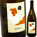 白・750ml シャルドネ 自社畑Cloverの灌漑ゼロChardonnay。全房プレス、24時間のステンレスタンク マセラシオン、古樽発酵及び熟成。半年のシュール リ、2週間に一度のハンドバトナージュ、更にステンレスタンクへ写して半年の熟成。ボトリングまでのプロセスは最新の注意を払ってバリアスな手法を採用しています。味わいはミネラルが程よく引き締まった上に青リンゴとライム、白桃の個性がシャープに出ており実にクラシック、反して驚くべき事にSO2はゼロ。丁寧に手数と時間を惜しまずにかけ、クラシックな味わいのワインを紡ぎ出す事に於いてはBasket Range【バスケット レンジ】随一と言って良いでしょう。 ジャスパー・ボタンは現ルーシーマルゴーのアシスタントワインメーカー（タイトルこそ恰好良いですが、要は体の良いコマ使い・笑）。しかしながら数年にわたるアントンとのワイン作り、そして父親から受け継いだオーガニックのブドウ畑でチャレンジを始めた彼自身のワインは紛れも無く師匠譲りのDNAを持っており、可憐な果実味と素直に染み渡るような旨味と飲み口はワインダイヤモンズが彼を新たなるポートフォリオの一員として諸手を上げて迎え入れるには十分すぎるものでした。ジャスパーはアデレード大学を卒業していますが、その専門とは映画。卒業後はフォックススタジオ等で映画作りにのめり込みながら海を中心としたライフスタイルを愛し、一時はオーストラリア最東端のバイロン　ベイに住みついたこともありました。アートとしての映画作り、サーフィンや釣りをしながらの生活は正にヒッピーそのもので、その頃はまさか自分がワインを作るようになるなんて夢にも思わなかったと言います。映画の世界で成功する夢を（未だに！！）捨てきれずにいながらも自身の経済状況が理由で田舎に戻ったジャスパーを待っていたのは父親が無農薬で植えていた60エーカーのブドウ畑。そしてその畑から車で10分ほどの所に住んでいたのがアントン　クロッパー。ボタンを掛け違えてしまったのか、はたまた正しいボタンだったのか。ジャスパーのワインを飲めば、その答えはまるで飲み手に自ずと語りかけてくるようです。（輸入元案内より）