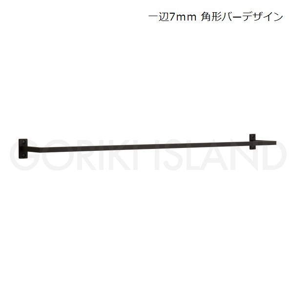 ≪ブラス 収納 インテリア プライムフィールド/PFシリーズ ゴーリキアイランド ネジ付 壁 天板 タオルかけ タオルホルダー トイレ キッチン 洗面所 バスルーム ランドリータオルバー PF polku 45B SQ BK≫シンプルに削ぎ落されたシルエットが魅力の【PFシリーズ】 デザインが選べるタオルバー2021年の新商品です。人気のPFシリーズのタオルバー45cmに新デザインが追加。こちらの商品は角形台座に一辺7mmの角形バーデザイン（奥行45mmタイプ）です。奥行が広いタイプなので、分厚めのタオルを掛けても、壁との隙間が充分にあきます。PF（Prime Field）シリーズPrime Field = 素体その言葉の通り、素材そのものを活かしたシリーズになります。無垢材の真鍮が持つ素材としての魅力をより引き出す為に、機能美と無垢の家具との親和性を追求し、角の仕上がりなどの細かいデザインや表面の仕上げにこだわりました。使い込む程に家具に馴染み、個々の表情となります。線の美しさが引き立つタオルバー長さは45cmと少し長めとなっております。タオルを掛けたときにタオルバーの直角のラインの美しさが残るデザインとなっています。ビスはマイナスビスを使用しているため、デザインに溶け込みます。タオルバーの台座は取り外しが可能です。（台座を取り外す場合は、段付きボルトで取付けになります。）同シリーズのハンドルとデザインを揃えて使用できます。またクローゼットハンドルとしてもご利用いただくことが可能です。色はブラック仕上げとなり、無垢の真鍮に艶消し黒色を塗装したマットな仕上がりとなります。クールな印象で、お手入れが簡単なのも嬉しいポイント。↓写真有りの詳しい説明がご覧いただけますサイズ幅463×高さ28×奥行55mmカラー/材質・仕上げ黒色/真鍮ブラック仕上げお手入れ方法無垢材の真鍮素材をアンティーク風な艶消し黒色に塗装しました。お手入れは乾拭き程度で、汚れは薄めた中性洗剤などを付けた柔らかい布で拭き取ってください。付属品取付ビス　3.1x16STN(-）BLACK4P段付きボルト　2P生産国台湾