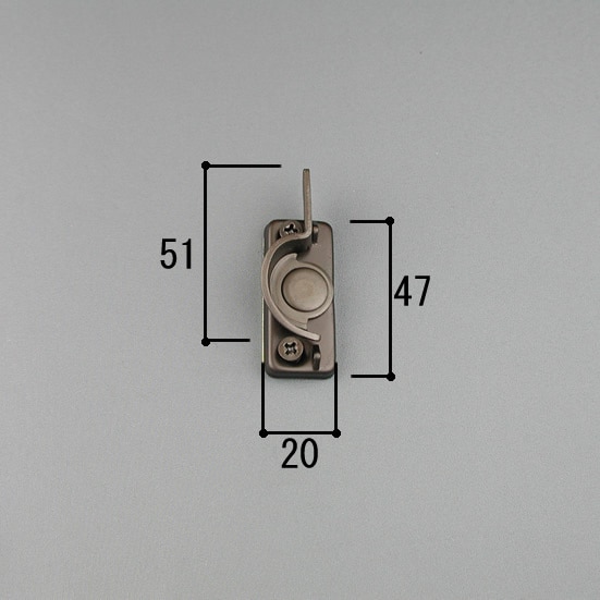 住宅建材（木造戸建用）部品【注意】このクレセントには裏板がありますので、ネジを上下同時にはずさないでください。詳しくはをご確認ください。【商品色】ブロンズ(BR)【内容】クレセント(裏板付)×1、ねじ×2、交換要領書【対象商品】3K−S (1967〜1969)3K−E (1969〜1978)?【備考】窓タイプ用ねじ穴の間隔：35mm?元部品のコード：3K0116