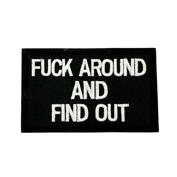 KILONINER TOP ＞ 商品一覧 ＞ パッチ 商品名【KILONINER 】Mini Find Out Morale Patch 商品説明 Mini Find Out Morale Patch 裏面は面ファスナーなので、アイロンや穴あけの必要も無く、簡単にハーネスやリードに貼り付けてカスタマイズが楽しめます。 ※洗濯の際はパッチを取り外してください。 サイズ S：2.5cm x 5cm よくあるご質問 Q. いつ発送されますか？ A. 即日発送(土日祝除く) ＞ 最短翌日お届け Q. 日時指定はできますか？ A. 可能です。決済画面にてご希望の日時をお選びください。 ご注文時の注意事項 ■生産時期や製造ロットにより、色味・質感・仕様・デザイン等に若干の個体差が生じる場合がございますが、品質には問題ございません。あらかじめご了承ください。 ■製品仕様やパッケージは改良のため予告なく変更される場合があります。 ■北海道・沖縄・東北地域は中2日程お届け迄にお時間を要します。その為日時ご指定いただきました場合もご希望に添えない場合がございます。また、配送業者様の運行状況や天候によりお届け日が前後する可能性がございます。予めご了承くださいませ。 ■当サイトでは複数店舗で在庫を共有しているため、タイミングにより在庫数にずれが生じる場合がございます。 ご注文時にサイトにて在庫があった場合でも僅差により商品が欠品となる場合もございます。 その場合は、ご注文確認後に当店より欠品の旨ご連絡させていただきます。大変ご迷惑をお掛けいたしますが、あらかじめご了承いただけますようお願いいたします。 ■環境に配慮し、当店では簡易包装にてお届けいたします。 ■洗濯方法については、洗濯表示タグをご確認ください。 ■返品・交換・修理について [必読] ご注文に関する注意事項 ＞KILONINER TOP ＞ 商品一覧 ＞ パッチ