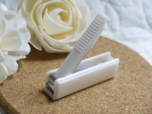 ◆難有り品・返品不可◆(観賞用・収集用での購入をお勧めします。)JOKER 爪切り レトロな箱型爪切りバラの模様入り