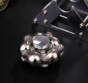 おもちゃの神様 ハンドスピナー スタンド 付き スピナー ストレス解消 暇つぶし 脳トレ Hand spinner 指スピナー スピン 三角 人気の指遊び 指のこま