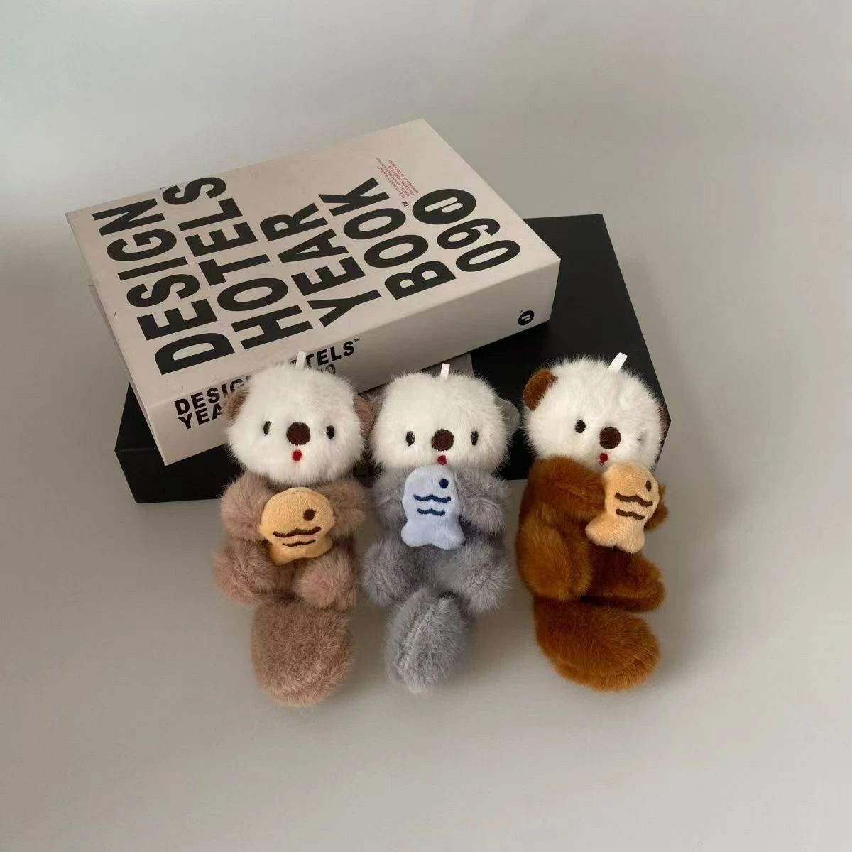 Rakuten - 2点セット カワウソ 獺 かわうそ おもろい アニマル かわいい ミニチュア グッズ ストラップ キーホルダー プレゼント ギフト ファー オシャレ バッグチャーム 小さい ストラップ ふわふわ キュート コンパクト 癒しグッズ