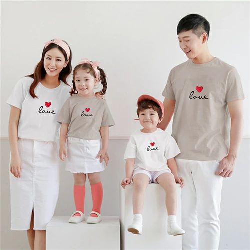 Rakuten - 親子 ペアルック tシャツ ペア 白 灰色 ハート 夏服 親子コーデ 赤ちゃん 親子ペアtシャツ 半袖 コーデ 夏 家族 お揃い tシャツ ブランド 大人 子供 お揃い 3人 親子 おそろい プレゼント 男の子 可愛い 女の子 キッズ ママ パパ 母の日