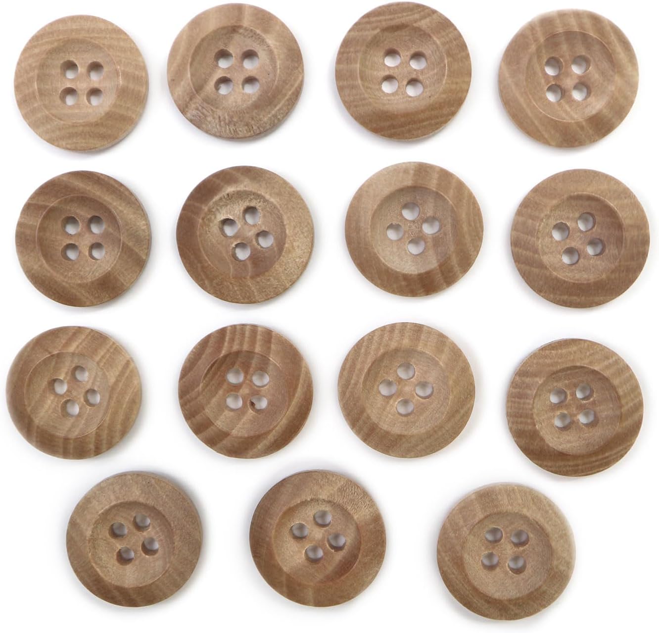 ●【サイズ】直径約15mm 【1粒の厚み】約4.4mm 【1粒の重さ】約0.5g●【数量】15個入り 【ボタンの形】四つ穴ボタン 【材 質】木●【カラー】ブラウン　【模様について】両面に木目模様があります。●【特徴】真ん中がくぼんだ形のウッドボタンです。●【用途】衣類や小物用のボタンに。■きらきらぷんぷん丸の四つ穴ウッドボタンくぼみとは？ 真ん中がくぼんだ形のウッドボタンです。 通常の平たいボタンより、縫い糸が摩擦から守られます。 木製のため、両面に木目模様があります。 ■こんな場面で便利 小さめボタンはシャツ・ブラウスなどの衣類に。 大きめボタンはセーター・カーディガンなどに。 お手持ちの衣類のイメージチェンジに。 ボタンの取れてしまった服の交換用として。 ブランケット・靴下・手袋などの小物のワンポイントとして。 テディベアの手足を付けるボタンとして。 バッグやポーチなど、ハンドメイド作品の材料として。 ※天然素材のボタンのため、水洗いは避けクリーニングの際はボタンを取りはずすか、ボタンを保護した上で石油系ドライクリーニングにて行って下さい。 ボタンへ直接のアイロンがけや、スチーム蒸気はツヤ落ち・ひび割れ・色落ちの恐れがございます。 ※天然素材の性質上、柄や風合いに個体差があります。ご使用環境により品質変化が生じることがあります。 ※当社販売製品の違法な類似品や模倣品に対しては、商標法・不正競争防止法など、その他法令に抵触する場合、弊社顧問弁護士と相談の上、民事・刑事の両面から厳正に対処致します。