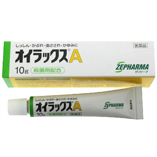 商品名 オイラックスA 10g 第(2)類医薬品 4987774263113 商品詳細 内容量：10gサイズ(外装)：幅112*奥行25*高さ28(mm)※虫さされ等のかゆみにすぐれた効果を発揮する鎮痒消炎薬です。 商品説明 「オイラックスA 10g」は、虫さされ等のかゆみにすぐれた効果を発揮する鎮痒消炎薬です。グリチルレチン酸は、患部の炎症を緩和し、アラントインが新しい皮膚組織の成長を助けます。イソプロピルメチルフェノールは、殺菌作用を発揮します。お子様からお年寄りまで、ご使用いただけます。微香性でべとつかず、使用感が快適です。医薬品。 使用上の注意 ●してはいけないこと●(守らないと現在の症状が悪化したり、副作用が起こりやすくなります。)1.次の部位には使用しないで下さい。・水痘(水ぼうそう)、みずむし・たむし等または化膿している患部。2.長期連用しないで下さい。●相談すること●(1)次の人は使用前に医師または薬剤師に相談して下さい。・医師の治療を受けている人。・本人又は家族がアレルギー体質の人。・薬や化粧品等によりアレルギー症状を起こしたことがある人。・患部が広範囲の人。・湿潤やただれのひどい人。(2)次の場合は、直ちに使用を中止し、添付文書を持って医師又は薬剤師に相談してください1.使用後、次の症状があわられた場合。皮ふ：発疹・発赤、かゆみ、はれ皮膚(患部)：みずむし、たむし等の白癬症、にきび、化膿症状、持続的な刺激感2.5-6日間使用しても症状がよくならない場合。 効能・効果 かゆみ、かぶれ、しっしん、虫さされ、じんましん、しもやけ、皮膚炎、あせも、ただれ 使用方法 1日1-3回、適量を患部に塗布してください。1.小児に使用させる場合には、保護者の指導監督のもとに使用させて下さい。2.目に入らないように注意して下さい。万一目に入った場合には、すぐに水またはぬるま湯で洗って下さい。なお、症状が重い場合には眼科医の診療を受けて下さい。3.外用にのみ使用して下さい。 成分・分量 本剤は白色の軟膏で、1g中に次の成分を含有する。成分含有量働きクロタミトン100mgかゆみをおさえます。ヒドロコルチゾン酢酸エステル2.5mg(原生薬として0.6g)皮膚の炎症をしずめます。グリチルレチン酸5mgジフェンヒドラミン塩酸塩10mgかゆみをおさえます。アラントイン2mg組織修復を助けます。イソプロピルメチルフェノール1mg殺菌作用を発揮します添加物：グリセリン、ステアリルアルコール、ワセリン、ステアリン酸マクロゴール、香料●塗布後ほてり(熱感)を感じることがありますが、ごく短時間のうちに消失します。*ヒドロコルチゾン酢酸エステルについてこの成分は、副腎皮質ホルモン(ステロイド)の中でも最も作用が緩和なランクに分類されています。 保管及び取扱い上の注意 ・直射日光の当たらない湿気の少ない涼しい所に密栓して保管して下さい。・小児の手の届かない所に保管してください。・他の容器に入れ替えないでください。(誤用の原因になったり品質が変わることがあります。)・表示の使用期限を過ぎた製品は使用しないで下さい。 お問い合わせ先 第一三共ヘルスケア株式会社 お客様相談室郵便番号103-8541東京都中央区日本橋3-14-10電話 03(5205)8331受付時間 9：00-17：00(土、日、祝日を除く)製造販売元第一三共ヘルスケア株式会社東京都中央区日本橋3-14-10 JANコード 4987774263113 販売元 第一三共ヘルスケア 第(2)類医薬品 &gt; オイラックスA 10g 第(2)類医薬品 4987774263113広告文責・販売事業者名：株式会社ビューティーサイエンスTEL 050-5536-7827※一部成分記載省略あり ※海外居住者対象商品リスク区分第(2)類医薬品使用期限出荷時100日以上医薬品販売に関する記載事項■ 医薬品をご注文いただく前にご確認ください ■第2類・指定第2類と表示されている医薬品につきましては安全にご使用頂きます為に、予めご購入制限数を設定しております。医薬品ご注文前は、買い物かご上にある項目をチェックし当てはまるものを必ずご選択ください。