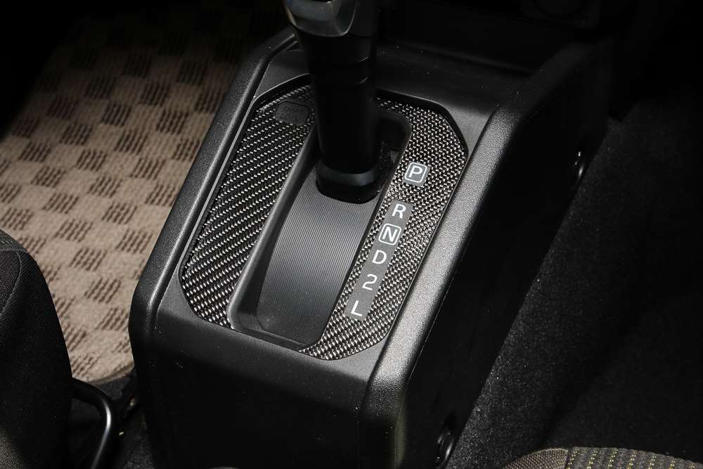 楽天MASTERPIECE本物のカーボン製！！ ジムニーJB64W ジムニーシエラ JB74W ジムニーノマドJC74W用 マジカルカーボン シフトパネル