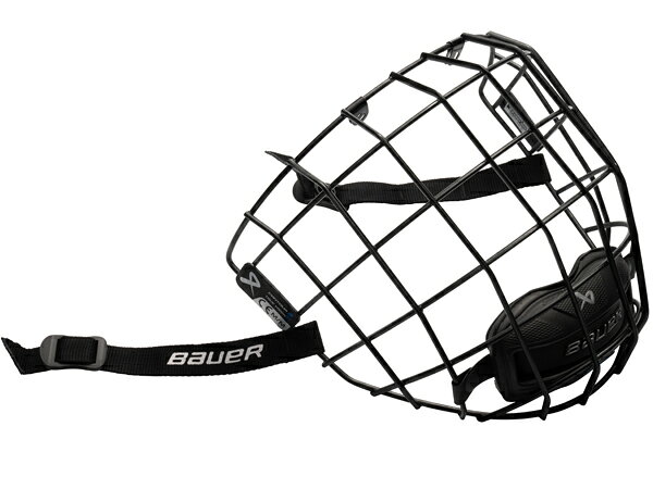 商品名 2026-2027モデル　BAUER/バウアー CONTOUR3　アイスホッケーフェイスガード 商品説明 2026BAUERの新ケージCONTOUR！ 内側をマット仕上げにした超軽量かつ高強度のチタンを採用したこのフェイスマスクは、まるで着けていないかのような見た目と装着感を実現しています。 Titanium Cage 高強度チタンが、超軽量でありながら最高レベルの保護性能を実現します。 Optimized Geometry 体に沿うようなデザインが、洗練された流麗なシルエットを生み出します。 True Vision+ Wires 角度のついたバーと、内側の光の反射を抑えるマット仕上げにより、最適な視認性を実現しています。 DEFENSE CLOUD TECH Floating Chin Cup このチンカップは、快適性を高めるためにフォーム材を重ねた設計になっています。 Certified Design CSA、HECC、およびCE認証取得済 ※ご注文に関する重要なお知らせ※ 　ご注文頂きます商品は、全ての在庫を保証するものではございません。 　弊社は他WEBサイト、また実店舗において店頭販売を行っております。 　ご注文可能な状態でも、店頭・メーカーにて実際には完売となっている場合がございます。 　商品をご用意出来ない場合、ご注文をキャンセルさせて頂く場合もございます。予めご了承ください。
