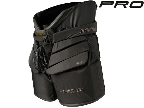 商品名 2026-2027モデル　BAUER/バウアー S26 PRO GK PANT シニア　ゴーリーパンツ 商品説明 2026バウアープロがモデルチェンジ！ 最高の瞬間にこそ、存在感を発揮しましょう！ このゴールパンツは、従来モデルよりも大きく見えるだけでなく、カバー範囲が広がり、よりぱーそあるなフィット感を実現しています。 Take Up More Space 腎臓と脊椎の保護を強化し、ボリューム感のあるフィット感で、より大きく見える効果を実現しました。 Pumped-Up Protection 腎臓の保護範囲を拡大し、太もも部分にケブラー素材を追加することで、クリース内での保護性能をさらに向上させました。 Fit for Your Game 新しい伸縮性のあるタックシステムにより、好みに合わせてパンツを大きく開けたり、閉じたりすることが簡単にできます。 Belt ベルト-取外し可能なインターコンフォートベルト Thigh 太もも-ボリュームフィットの3ピースAMP Hip 尻-SHOCKLITEプロテクション付き厚手のDCTチーターブロック Pelvic 骨盤-ストレッチスパンデックス開口部付きタックフリーフレックス靴ひもクロージャ― Leg Protection 脚-取外し可能なクッションとケブラーストレッチバックでCURV補強 Knee Integration 膝-インナーループ Liner THERMOCORE ZERO Adjustment Fit エクステンションフィットループ+1 　※ご注文に関する重要なお知らせ※ 　ご注文頂きます商品は、全ての在庫を保証するものではございません。 　弊社は他WEBサイト、また実店舗において店頭販売を行っております。 　ご注文可能な状態でも、店頭・メーカーにて実際には完売となっている場合がございます。 　商品をご用意出来ない場合、ご注文をキャンセルさせて頂く場合もございます。予めご了承ください。