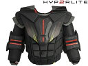 商品名 2023-2024モデル　BAUER/バウアー S23 VAPOR HYPERLITE2 CHEST PROTECTOR シニア ゴーリー チェスト＆アーム 商品説明 2023史上最軽量のチェストプロテクターが登場！ HYPERLITE 2チェストプロクターは、可動性を犠牲にすることなく、衝撃をよりよく吸収し、ネットで可能な限り大きく見えるように設計された拡張フローターを備えたまったく新しい外部胸骨ピースを備えています。 Mobility Control Sternum and Floaters 新しいラクロスにインスパイアされた外部胸骨は、パックの衝撃をよりよく吸収するように設計されており、可動式フローターはゴールキーパーの動きに合わせて伸縮し、機動性を犠牲にすることなくサイズを最大化します。 Fused Comp Arm Protection バウアーのフューズドコンプ素材は、最高レベルの保護を提供します。 Fully Removable Arms 完全に取り外し可能なアームは、完全な調整機能と互換性を提供します。 　※ご注文に関する重要なお知らせ※ 　ご注文頂きます商品は、全ての在庫を保証するものではございません。 　弊社は他WEBサイト、また実店舗において店頭販売を行っております。 　ご注文可能な状態でも、店頭・メーカーにて実際には完売となっている場合がございます。 　商品をご用意出来ない場合、ご注文をキャンセルさせて頂く場合もございます。予めご了承ください。