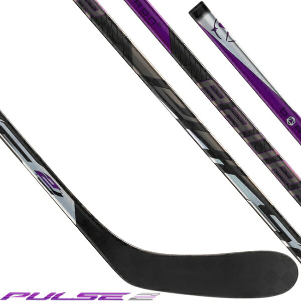 商品名 2026-2027モデル BAUER PULSE2 BLACK GRIP ユース　ワンピーススティック 商品説明 バウアーBORON使用の先進フュージョンキックポイントモデル【PULSE2】日本上陸！ 「ラウンド2」として、さらなる進化を遂げて登場！ ブラックとホワイトの2色展開となるこのスティックは、革新的な「FUSIONキックポイント」を核に、試合の重要な局面で真価を発揮するアップグレードされた構成要素を組み合わせています。 TeXtreme® Carbon Fiber Construction 先進的なカーボン素材が軽量化を実現し、スティックへのエネルギーの伝達をスムーズにします。 Hybrid Shaft Shape 角に丸みを持たせたスクエアシャフトが、快適でコントロールしやすい感触をもたらします。 PULSE 2 Blade Core デュアルカーボンブリッジがブレードの剛性を高めて反発力を向上させる一方、アルミニウム層が軽量化と強度の向上を実現しています。 Raised Ink Grip グラフィック部分に施された触感のあるインクが、スティックのグリップ力を維持するのに役立ちます。 Refined Boron Formula 最適化されたホウ素の配置により、スティックの軽量感がさらに高まると同時に、強度が向上し、圧倒的なパフォーマンスを発揮します。 Two Graphic Options 鮮烈なホワイトか、漆黒のブラックか。選ぶのはあなたです！ A Refined Design 強化されたボロン配合とブレード構造により、このスティックは従来モデルよりも優れたバランスと反発性を実現しています。 Seamless Shorts デュアル・エナジー・ゾーンと先進的なカーボン構造の組み合わせにより、プレッシャーのかかる状況下でも、素早く力強いリリースを実現します。 Choose Your Look 目を引くホワイトと際立つブラック。 2つのユニークなカラーバリエーションから、リンク上でのスタイルをお選びいただけます。 輝く宝石のような限定スティック！数量限定ですのでお早目にご検討ください！ ※こちらの商品は 【日時指定不可】【後払い不可】となります！ ※ご注文に関する重要なお知らせ※ 　ご注文頂きます商品は、全ての在庫を保証するものではございません。 　弊社は他WEBサイト、また実店舗において店頭販売を行っております。 　ご注文可能な状態でも、店頭・メーカーにて実際には完売となっている場合がございます。 　商品をご用意出来ない場合、ご注文をキャンセルさせて頂く場合もございます。予めご了承ください。 SPEC&nbsp; ● ライン：パルス ● クラス：トップモデル ● 長さ：ユース46インチ/約117cm ● 硬さ：20フレックス ● キックポイント：ハイブリッドキックポイント