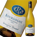 商品情報●名称ブルゴーニュ・シャルドネ ドメーヌ・グニョン・レモン (Bourgogne Chardonnay - Domaine Gueugnon Remond)●内容量750ml●味タイプ辛口●産地国フランス●格付AOP　ブルゴーニュ・シャルドネ●原材料ブドウ（シャルドネ種100％）●保存方法高温・直射日光を避け、温度変化の小さい場所で保管ください。●製造者/所在地Domaine Gueugnon Remond / 117, chem. de la Cave 71850 Charnay-les-Macon - FRANCE●アルコール度数13％ ブルゴーニュの上品さにあふれたシャルドネ種による辛口ワインです。【フランス】 白ワイン ブルゴーニュ・シャルドネ ドメーヌ・グニョン‐レモン 2021年 AOP 白 750ml　辛口 ギフト　【2本〜送料無料】 アシェット・ガイドも称賛する、小さなドメーヌの二代目夫婦が造る豊かなブルゴーニュ・シャルドネ 「飲みやすく食に合わせやすいワインを」がモットーのドメーヌが造る辛口白 ドメーヌ・グニョン・レモンは、ブルゴーニュの南、マコン地方に14ヘクタールの畑を所有する家族経営のドメーヌです。1980年設立と比較的若いドメーヌで、1997年から2代目のヴェロニクとジャン‐クリストフの夫婦が受け継いでいます。この夫婦のモットーは、「飲みやすくて食事に合わせやすいワイン」を造ること。実際その考えと品質に賛同する地元やパリのレストランが彼らの大事なお得意様となっています。2018年には高環境価値認証（HVE)も取得していて、早くから環境に配慮したワイン造りを行っている真面目なドメーヌです。 爽やかな酸味のブルゴーニュ・シャルドネ 飲みやすく料理に合わせやすいコスパワイン 魚介類だけでなく巾広い料理に合わせられる辛口白 本場のレストラン取り扱いのワインをお探しの方に お買い得のブルゴーニュ・シャルドネをお探しの方 料理に気軽に合わせられる辛口白をお探しの方に 華やかでエレガントなブルゴーニュ・シャルドネの世界的人気はまだとどまるところを知りません。もう狭いブルゴーニュで良質なワインを造っている新しいドメーヌを探すのは難しいのでは？と思いがちです。でも、そんなことはありません。特にブルゴーニュの南マコネやシャロネーズには、まだまだリーズナブルな価格でとても美味しいワインを造る優良ドメーヌが存在します。ここにご紹介するのは、そんなドメーヌの一つ、グニョン・レモンのブルゴーニュ・シャルドネです。このドメーヌはマコン地区にあり、1980年創業と比較的若いドメーヌで、1997年からは2代目のヴェロニクとジャン‐クリストフの夫婦が受け継いでいます。このドメーヌのモットーは、｢飲みやすく食に合わせやすいワインを造る｣ことです。実際地元マコン地区の有名ホテルレストランであるLe Moulin du Gastronomeやパリの有名ブラッスリーMadamadorなど、このコンセプトと品質に賛同し、グニョン‐レモンのワインを取り扱っています。このブルゴーニュ・シャルドネは、マコン地区のシャルドネ種のみを使用しています。決してグランヴァンではありませんが、柑橘系のフルーツ（特に皮のほう）に白い花の香り、そしてアプリコットやパイナップルのニュアンスがあり、飲みやすいだけでなくシャルドネの特徴がよく出ていて、クリーンな酸味とのバランスが心地よいワインです。ブルゴーニュにしてはリーズナブルな価格でしたが美味しかったので、念のためにギッド・アシェット（フランスで最もポピュラーなワインガイド）を調べたら、やはりこのドメーヌは星付きで掲載されていました。このワインは、コンセプト通り気兼ねなく色々な料理に合わせてください。冷たい前菜全般、色々なサラダ、白カビタイプやハードタイプのチーズ、様々な魚介類、ナッツ類をおつまみにアペリティフでもとてもおいしいです。二杯目が欲しくなります。ブドウ品種とテロワールを尊重し、環境に配慮しながらワイン造りも人生もシンプルに楽しんでいきたい、そんな言葉でインタビューを締めくくったヴェロニクさん、とても素敵でした。是非お試しください。 1