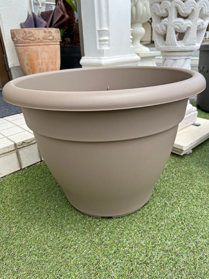 オランダ製デザインプランター トリノ-E キャラメル 直径60cm 高さ42cm 20号相当 送料無料 エルホ 丸い 植木鉢 樹脂製 ラウンド 軽量 オリーブ フラワーポット 屋外 園芸 室内 おしゃれ MADE IN Netherlands 軽い 観葉植物 elho プラスチック 鉢植え 【特別セール品】
