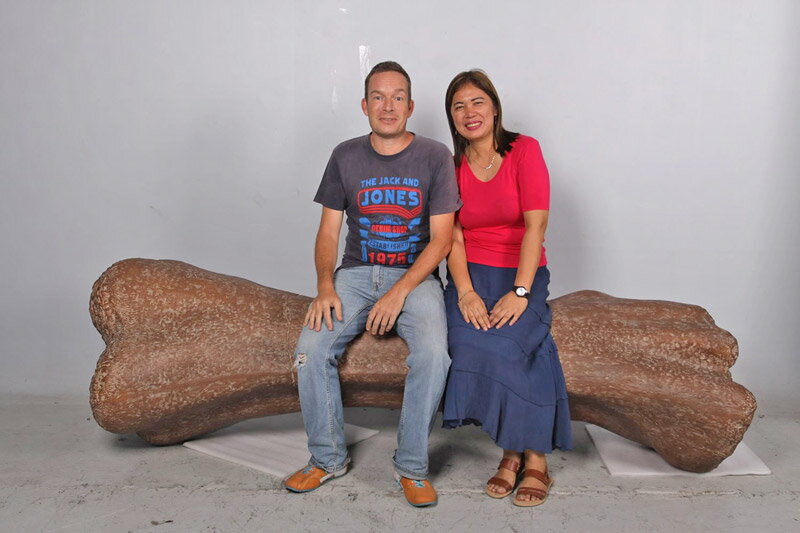 FRP恐竜オブジェ ティラノサウルスの大腿骨の化石 Titanosaur Femur 置物 肉食恐竜 ティラノサウルス T-Rex 白亜紀 フィギュア 大きい ...