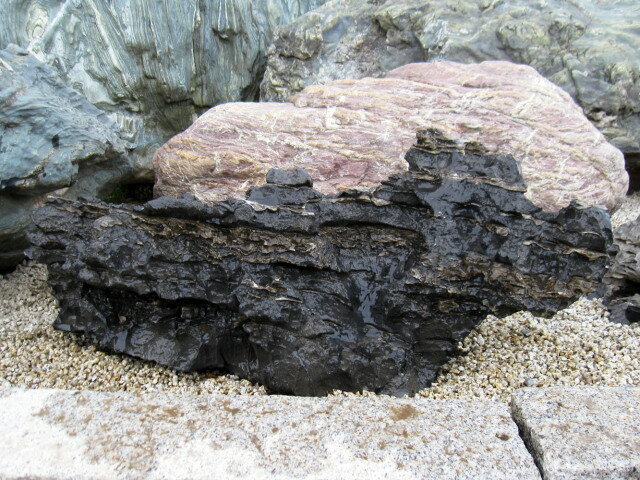 太湖石 （たいこせき） 092 庭石 銘