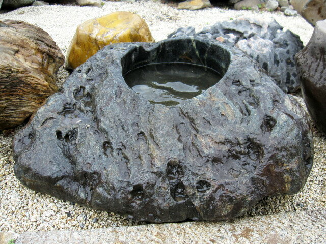 つくばい 陶器 手水鉢 庭 水鉢 天然石 激安通販 蹲 庭石 李朝 １着でもセール 溜まり石 マスキ