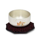 【鈴/おりん】飛翔りんセット 金魚彫り 銀色2寸サイズ(内径約6cm)★印伝柄りん布団・印伝柄りん棒・りん棒置き4点セット和楽器 手元供養 現代仏具 鳴物仏具 ...