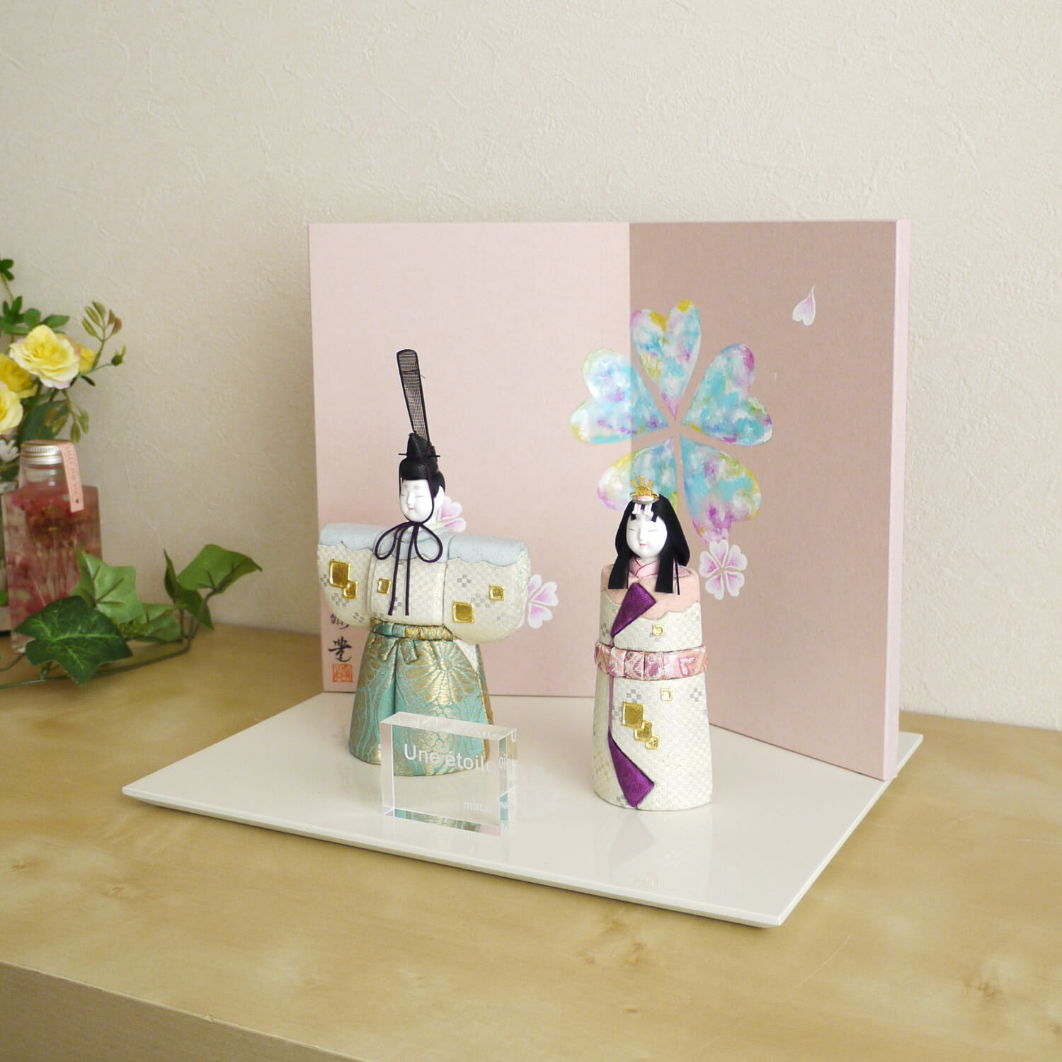 【BF8日間限定★独自P10倍★11/20-27】雛人形 コンパクト モダン おしゃれ インテリア ひな人形 おひなさま 限定品 三世 金林真多呂 箔押立雛完全限定品 Une-etoile かわいい お雛様 雛 親王飾り 増村人形店 MMN0911