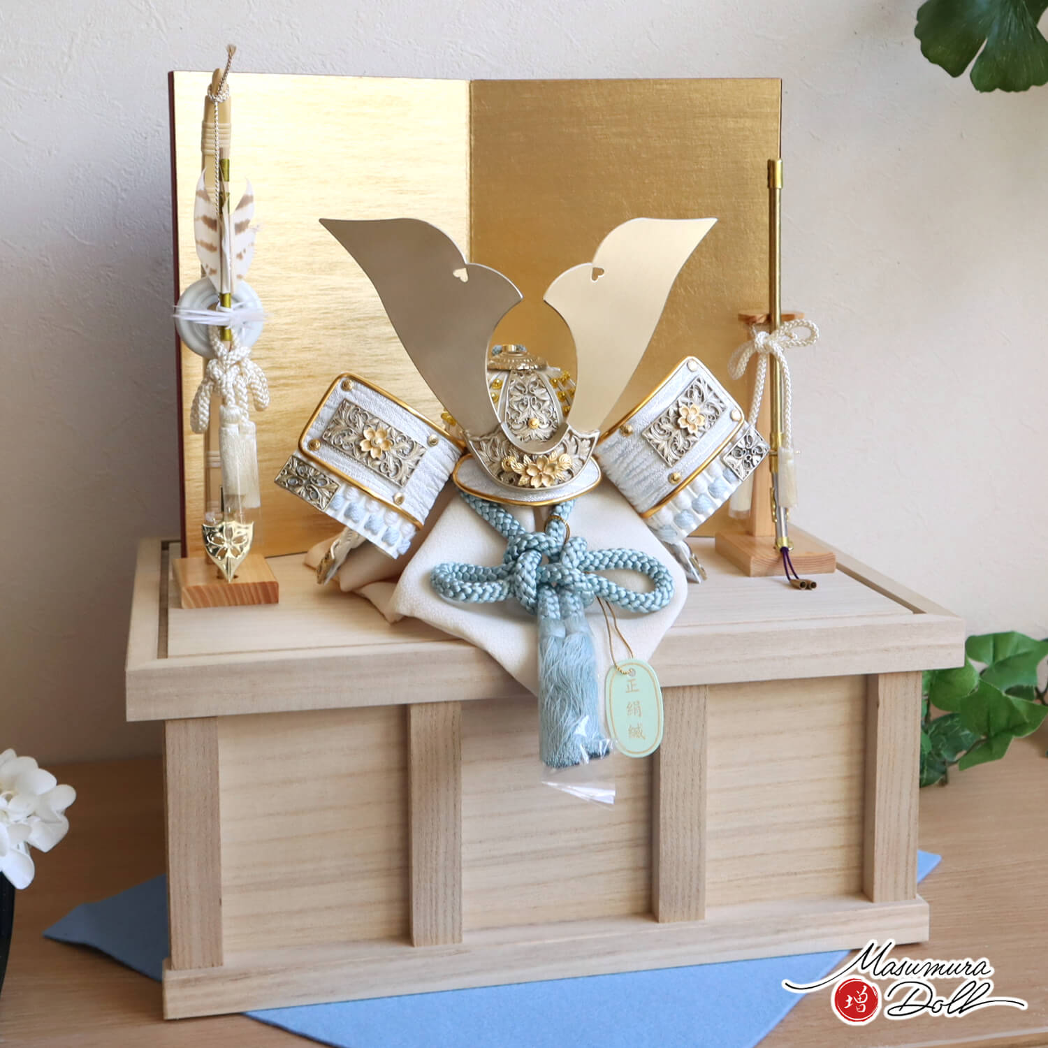 【BF8日間限定★独自P10倍★11/20-27】五月人形 コンパクト おしゃれ インテリア 兜飾り 5月人形 端午の節句 8号 唐草桜金物 淡空色兜 白小札兜...