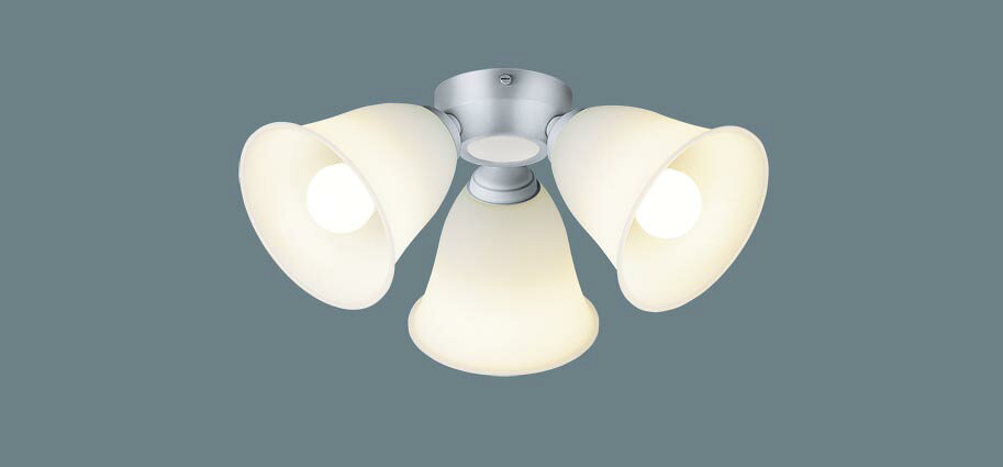 LED（電球色）　シーリングファン用シャンデリア　シーリングファン専用●LED電球一般電球タイプ12.9W3灯（E26）（電球色）　●色温度：2700 K　●光源寿命40000時間（光束維持率70％）●幅：φ495 mm　●高：225 mm ●質量：2 kg●器具光束：4240 lm　●電圧：100 V　●消費電力：38.7 W　●消費効率：109.5 lm/W ●畳数：〜8畳 ●デザイン分類：Casual ●【アクリルセード】乳白・一部つや消し ●Ra84 ●100形電球3灯器具相当 ●LED電球専用商品 ●入力電流（100V時）：0.645 A ●調光操作不可 ●キャップの色はシーリングファン本体の色によって異なります。シーリングファンのキャップの色になります。（ファンの器具写真をご参照ください。）