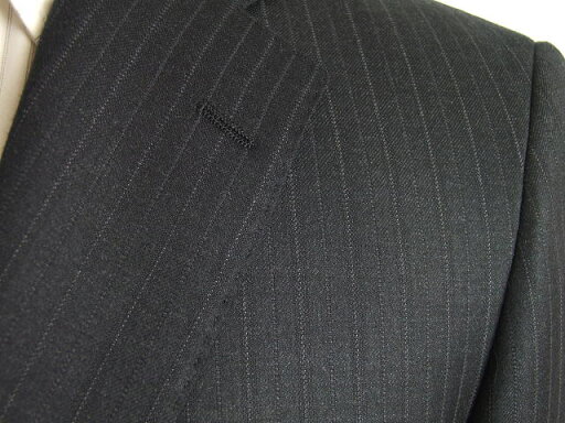 【Ermenegildo Zegna ゼニア〜TRAVELLER】【秋冬春】ベーシックタイプ【AB体】【BB体】2ボタンシングルスーツ/グレーストライプゼニアロゴ入り裏地使い【送料無料】