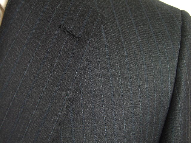 【Ermenegildo Zegna ゼニア〜TRAVELLER】【秋冬春】ベーシックタイプ【AB体】2ボタンシングルスーツ/グレーストライプゼニアロゴ入り裏地使い【送料無料】