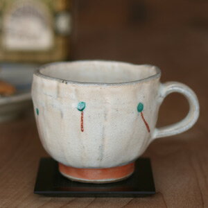 ■長石釉＋赤絵丸マグ■和食器 陶芸 美濃焼 粉引き コップ カップ フリーカップ コーヒーカップ 湯のみ 結婚祝い プレゼント 素敵 陶器 手作り おしゃれ かわいい モダン 誕生日