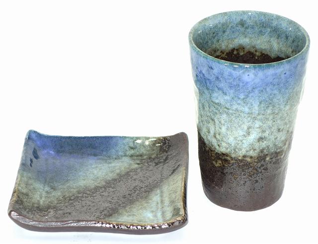 商品仕様 サイズ ・カップ、8.5cm高さ 13cm・小皿、径12×高さ1.5cm 材質 磁器※電子レンジ 、食洗機 使用可 その他 カップにはビール、焼酎他 多様にお使いいただけます。 小皿には、おつまみなど多用にお使いいただけます。 ●手作りのため、個体により色や柄またはサイズに多少の違いがございます。