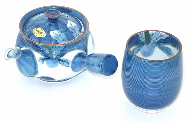 商品仕様 サイズ約 急須：幅10.2cm×奥行き10.2cm×高さ7.9cm・容量300ml、重量300g、湯呑：径6.5cm×高さ8cm 材質 磁器 その他