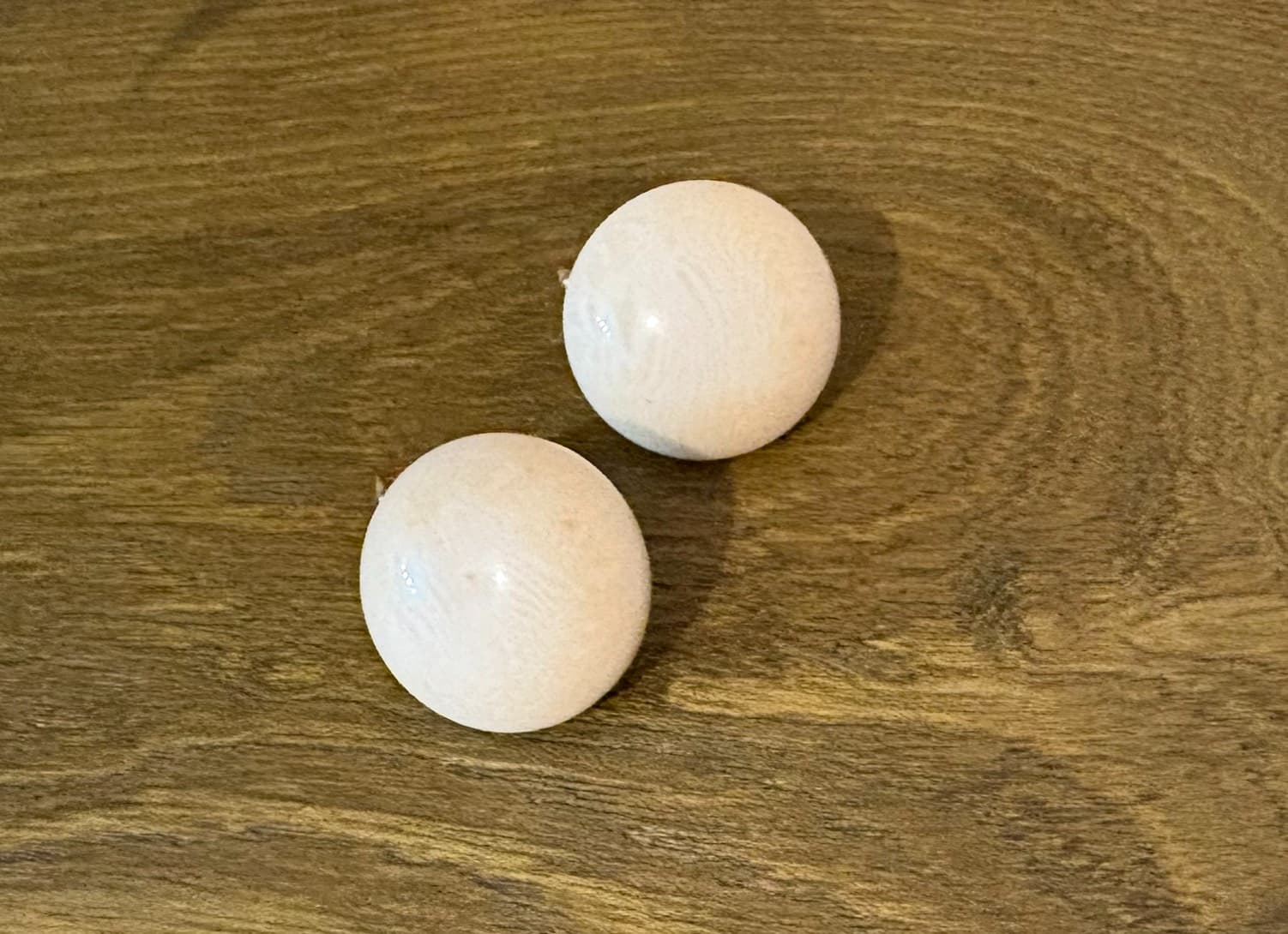 一点物 丸いマーブル ヴィンテージイヤリング ホワイト×ベージュ レディース 大ぶり レトロクラシック おしゃれ コーデ映え 個性的 アンティーク風レトロ かわいい お洒落