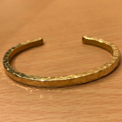 真鍮製バングルテクスチャー加工付き(細) サイズ:手首周り14.5センチ バングル 真鍮製 アクセサリー 日本製 テクスチャー加工