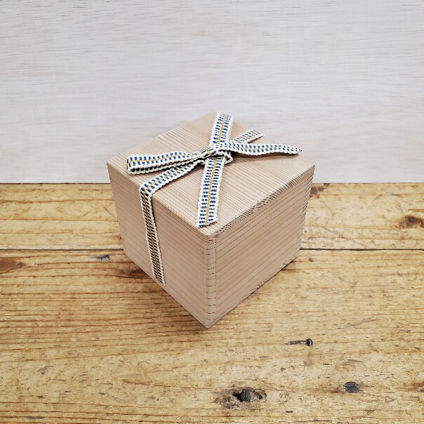 ぐい呑み入れ用木箱　二方桟胴紐一文字サイズ(内寸):約75×75×65mm素材:杉1箱で単価650円　5箱で単価630..