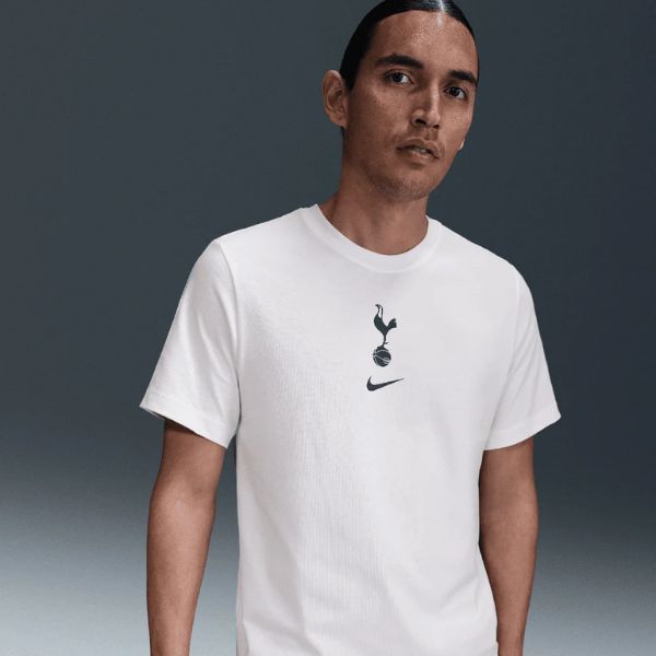 メール便発送可　ナイキ トッテナム 25/26 クレスト 半袖Tシャツ　HQ8400-100　サッカ