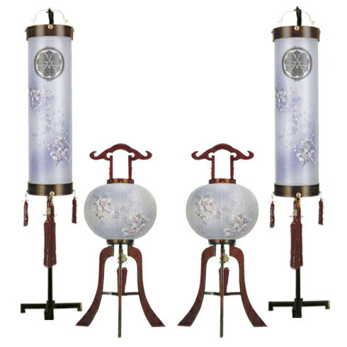 商品情報商品詳細6畳仏間用　絹　紫檀調舞桜二重提灯セット8寸住吉提灯　2個　住吉スタンド　2個11号大内行灯2個　のセットです。家紋入り（家紋代無料）【材質】住吉　加輪　木製紫檀調塗り仕上げ（ワイン色）外火袋　絹張手描き桜の舞絵柄中火袋　和...