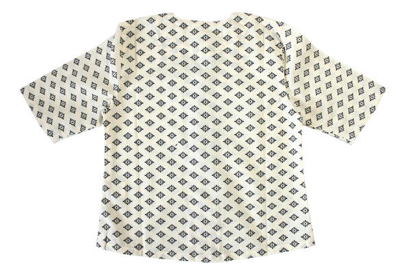 こいくち 子供 鯉口シャツ　黒菊小紋サイズ：JS・JM・JL・JLL素材：綿100％従来の鯉口シャツとは違い立体的に縫製をし、特に首回りやアームホールの着心地にこだわりました
