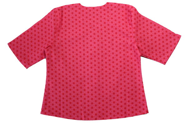 こいくち 子供 鯉口 シャツ ピンク麻の葉サイズ：JS・JM・JL・JLL素材：綿100％従来の鯉口シャツとは違い立体的に縫製をし、特に首回りやアームホールの着心地にこだわりました。