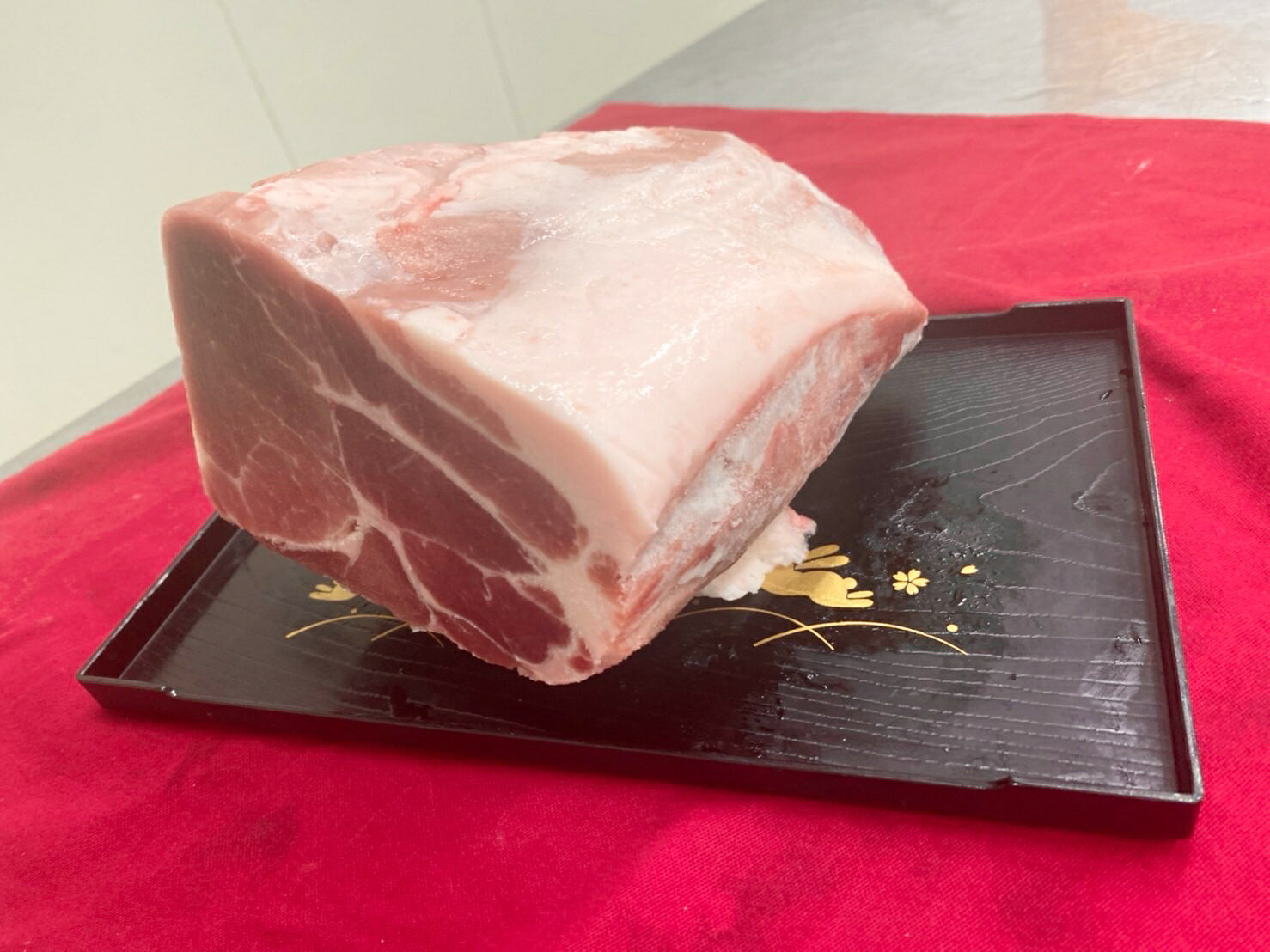 豚肩ロース　ブロック　0.9〜1.2kg バーベキュー　キャンプ　グルメ　おうちご飯　メガ盛り　焼肉　(送料別) matsushima2929-10000128 松島ミート サンプル画像2