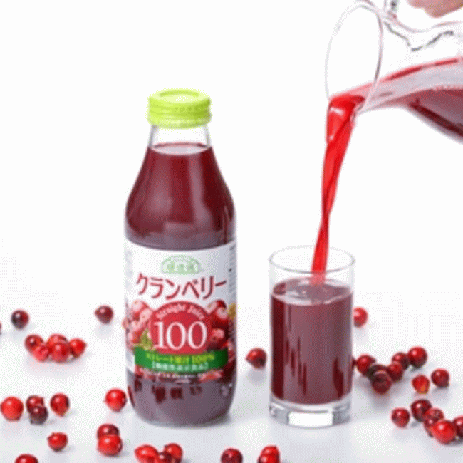 クランベリー100％の機能性表示食品です。 ■商品名　機能性表示クランベリー100 ■機能性関与成分　キナ酸：994mg ■届出表示　本品にはキナ酸が含まれます。キナ酸は、トイレが近いと感じている女性の日常生活における排尿に行くわずらわしさをやわらげる機能があると報告されています。 届出番号：F18 ■一日摂取目安量　一日当たり140mlを目安にお召し上がりください。 本品は、多量摂取により疾病が治癒したり、より健康が増進するものではありません。一日の摂取目安量を守ってください。 ■本品は国の許可を受けたものではありません。 ■本品は、疾病の診断、治療、予防を目的としたものではありません。 ■本品は、疾病に罹患している者、未成年者、妊産婦（妊娠を計画している者を含む。）及び授乳婦を対象に開発された食品ではありません。 ■疾病に罹患している場合は医師に、医薬品を服用している場合は医師、薬剤師に相談してください。 ■体調に異変を感じた際は、速やかに摂取を中止し、医師に相談してください。 食生活は、主食、主菜、副菜を基本に、食事のバランスを。クランベリー100％の機能性表示食品です。 ■商品名　機能性表示クランベリー100 ■機能性関与成分　キナ酸：994mg ■届出表示　本品にはキナ酸が含まれます。キナ酸は、トイレが近いと感じている女性の日常生活における排尿に行くわずらわしさをやわらげる機能があると報告されています。 ■一日摂取目安量　一日当たり140mlを目安にお召し上がりください。 本品は、多量摂取により疾病が治癒したり、より健康が増進するものではありません。一日の摂取目安量を守ってください。 ■本品は国の許可を受けたものではありません。 ■本品は、疾病の診断、治療、予防を目的としたものではありません。 ■本品は、疾病に罹患している者、未成年者、妊産婦（妊娠を計画している者を含む。）及び授乳婦を対象に開発された食品ではありません。 ■疾病に罹患している場合は医師に、医薬品を服用している場合は医師、薬剤師に相談してください。 ■体調に異変を感じた際は、速やかに摂取を中止し、医師に相談してください。 食生活は、主食、主菜、副菜を基本に、食事のバランスを。
