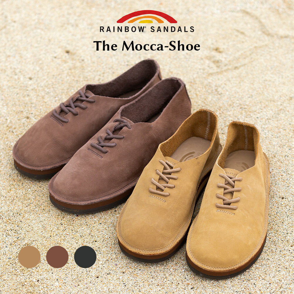 Product info RAINBOW SANDALS(レインボーサンダル) MOCCA SHOE1974年、カリフォルニア州サクラメンテに誕生し、サーファーをはじめとするビーチライフを楽しむ人々に絶大な支持を受けているエコサンダルメーカーです。カリフォルニアサーファーご用達ブランドとしても有名。あのサーフィンの神様「ジェリー・ロペス」が履いていることでも有名。 サイズ(cm)対応サイズUS7約25.5US8約26.5US9約27.5US10約28.5 ブランド名 RAINBOW SANDALS(レインボーサンダル) 品名MOCCA SHOE 生産国中国 素材レザー（表記なし） カラー展開Sierra Brown（ベージュ）Expresso（ダークブラウン）Premier Black（ブラック） Attention-注意事項- ※撮影時の照明等の影響やご覧になるモニターなどの環境によって、実物とは色合い等が異なって見える場合があります。予めご了承下さい。 ※Rainbow Sandalsの商品は、ハンドメイドで作られている為、接着剤の付着、レザーの色移り、製造時に付けられたライン、カットの乱れ、その他傷・汚れなどが見られます。製品の特性としてご理解の上でご購入をお願い致します。 (西田：素足の実寸25cm)US7で大きくも小さくもない丁度良いサイズ感です。メーカー公表のワイズ表記がないのでなんとも言えないのですが、足を入れた感覚はやや細め(Dワイズ程)の印象です。サイズに迷ったらワンサイズ上をお選び頂くと、ストレスなくご着用頂けます。MOCCA SHOE2008年に1度復刻され、惜しまれながら廃盤になりましたが、このたび2度目の復刻となりました。以前の復刻の際はシェラブラウンとエスプレッソの2色展開でしたが、今回の復刻はプレミアブラックが追加され全3色のカラーバリエーションからお楽しみ頂けます。ビーチサンダルがそのままシューズになった履き心地は海でも街でも活躍すること間違いナシです。