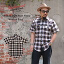 Product info Rockmount Ranch Wear（ロックマウントランチウェア） Shadow Plaid Short Sleeve Western Shirt1946年コロラド州デンバーで創業したRockmount Ranch Wear（ロックマウントランチウェア）。 ウエスタンシャツはカウボーイだけのものではないという信念の基、 「Sawtooth」ポケットと「Diamond」スナップデザインを作り上げる。 独自のデザインはエリック・クラプトン、ボブ・ディラン、エルビス・プレスリーなど 有名ミュージシャンにも愛用されていたのも有名な話しです。 サイズ(cm)着丈身幅肩幅袖丈XS80.051.048.022.0S82.056.052.022.0M85.061.054.022.0L88.065.056.022.0 ブランド名 Rockmount Ranch Wear（ロックマウントランチウェア） 品名Shadow Plaid Short Sleeve Western Shirt 生産国アメリカ 素材100％コットン 洗濯表示ご家庭で洗濯可能です。 Attention-注意事項- ※撮影時の照明等の影響やご覧になるモニターなどの環境によって、実物とは色合い等が異なって見える場合があります。予めご了承下さい。 (西田：身長168cm体重50kg胸囲80cm首回り35cm)こちらの商品はROCKMOUNT社が提案するリラックスフィットスタイルのシャツで日本サイズではなくアメリカンサイズの大きめのサイズ感になります。わたしの場合XSサイズで程よくゆとりある好みのサイズ感です。男心をくすぐるシャドーチェックは見逃せないポイントです。(三輪：身長170cm 体重65kg 胸囲93cm)サイズXSで大きくも小さくもない丁度良いサイズです。 ウエスタンシャツの特徴のすっきりとしたシルエットは 落ち着いた大人な着こなしをお楽しみいただけます。Shadow Plaid Short Sleeve Western Shirt同ブランドのアーカイブの中で特に人気が高いシャドーチェック。暑い夏も快適に過ごす事が可能です。ロックマウント社を象徴するソートゥース型ポケットは健在。100％コットンのブロード素材プラスゆとりあるリラックスフィットは暑い夏を快適に過ごすための大切なのディテール。Made in USAもおすすめのポイントです。