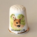 Placename Thimble 可愛らしい鹿のデザイン Shanklin　シャンクリン イギリス南部、ワイト島南東部の町 地名の入ったプレイスネーム・シンブルです。 トップがあまり綺麗ではないので、特価です。 イギリス ボーン・チャイナ サイズ：約22x22x26mm