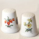 Flower Thimble 「2種の花」 オレンジと黄色、 可愛らしい花のデザイン。 それぞれが対面に配置されています。 西ドイツ 陶磁器 サイズ：約25x25x28mm