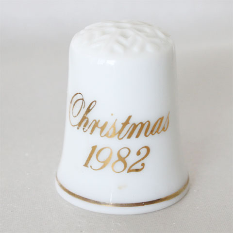 1982年 クリスマス ツリーの飾り付けをする兄妹 ツリーデコレーション X'mas Christmas エイボン AVON シンブル 指貫き 母の日 誕生日 プレゼント ソーイング コレクション アイテム 小物 ヴィンテージ 【中古】 02P20Nov15