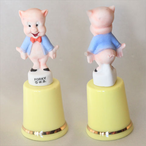 Looney Tunes Looney Tunes Tweetie 172/5000 ワーナー・ブラザーズのアニメーション作品、 ルーニー・テューンズに登場する 「ポーキー・ピッグ (Porky Pig) 」 お人よしなブタ（豚）ちゃんで、すぐに言葉につまります。 限定5000個のみ製作された希少なシンブル！ ワーナー・ブラザースが製作を依頼、 スターリング・クラシック社製の素敵な品です。 トップは磁器製のフィギュリンのハンドペイント。 オリジナルBOX入り、発行証明書付き！ 新品・未使用の品です。 イギリス　スターリングクラシック社製 ファインボーンチャイナ＋フィギュリン サイズ：約21x21x58mm