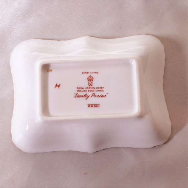 1970年 スクエア プレート 小皿 ピントレー ロイヤルクラウンダービー ポージー バラと小花 ポジー Posie　イギリス　ビンテージ　テーブルウェアー　Royal Crown Derby 【中古】