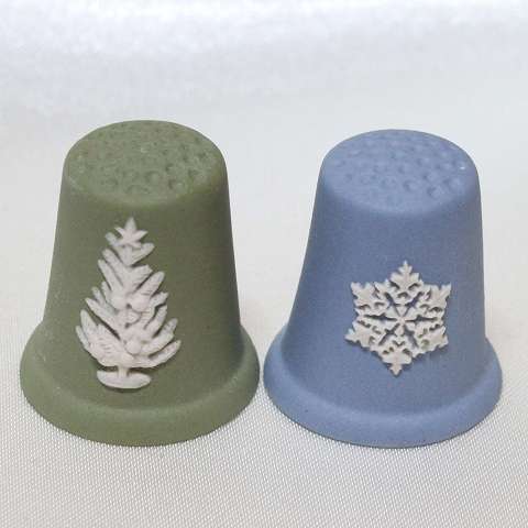 1981年 モミの木 雪 クリスマス限定発行 2個セット スノーフレーク クリスマスツリー Snowflake Christmas tree ジャスパーウェアー Jasperware クリスマス シンブル 指貫き ブルー セージグリーン ウェッジウッド Wedgwood 【送料無料】 【中古】 02P05Sep15