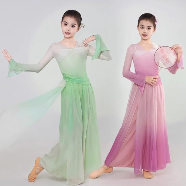 樂天商城 - 子供ダンス衣装 交差襟 メッシュ 古典ダンス モダンドレス 女の子 長袖 トップス +ガウチョパンツ +キャミソール3点セット 飄逸 シフォンパンツ フリルリボン グラデーション 社交ダンス フラメンコ ダンス ドレス 合唱 演奏 ロング120 130 140 150 160 170